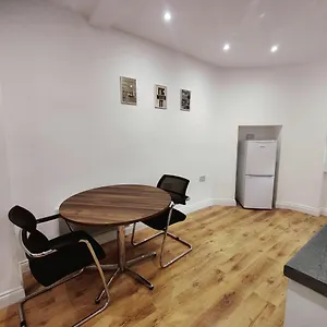 3 Bed Flat Close To Liverpool St & Brick Lane London